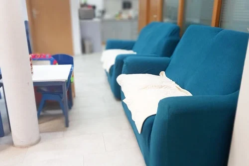 Wartebereich - Liebscher & Bracht Praxis in Geislingen